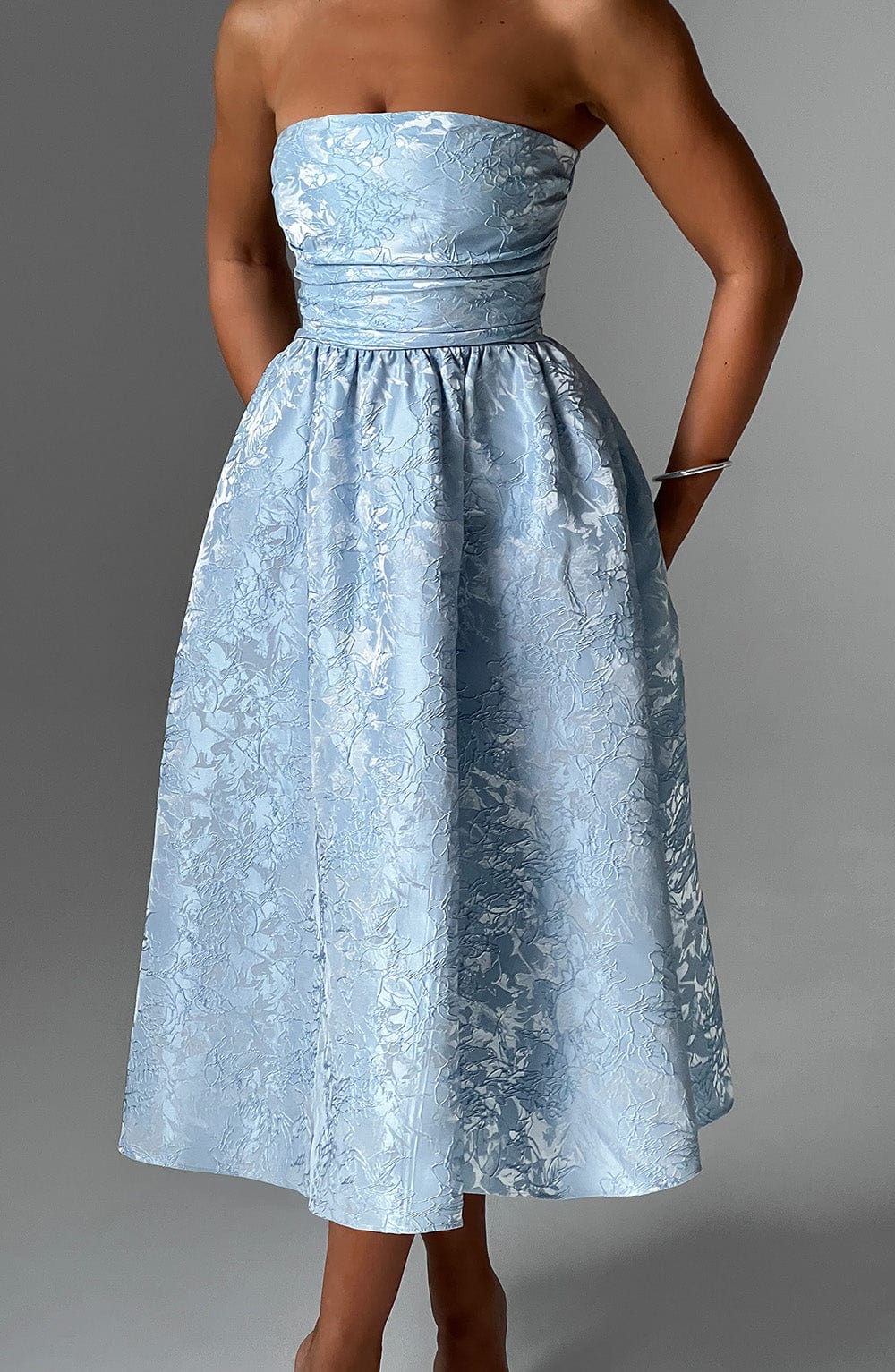 Velaelle Midi Dress in Blue by Clandour, product photo 3