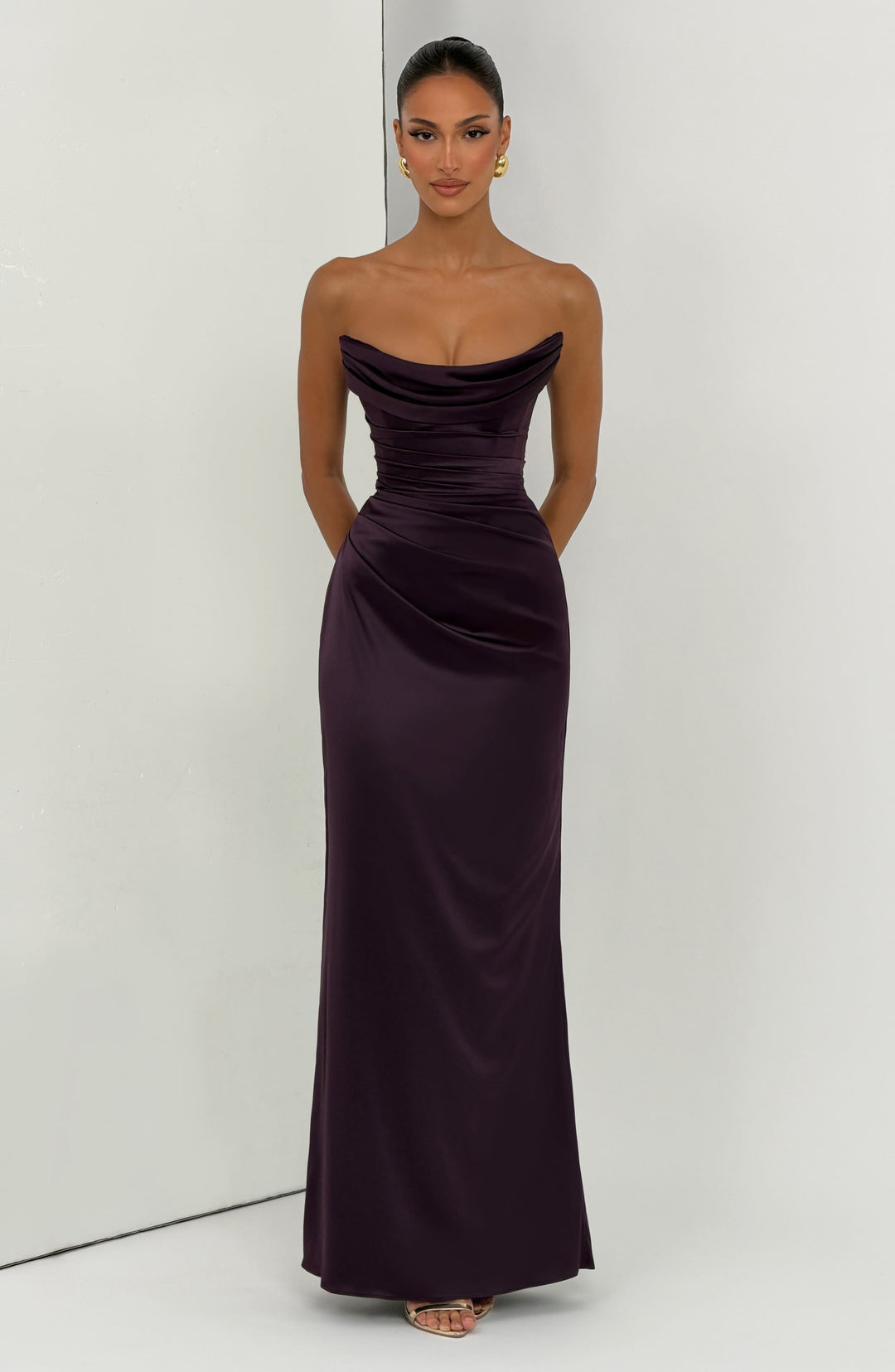 Xarairis Maxi Dress in Plum by Clandour, product photo 7